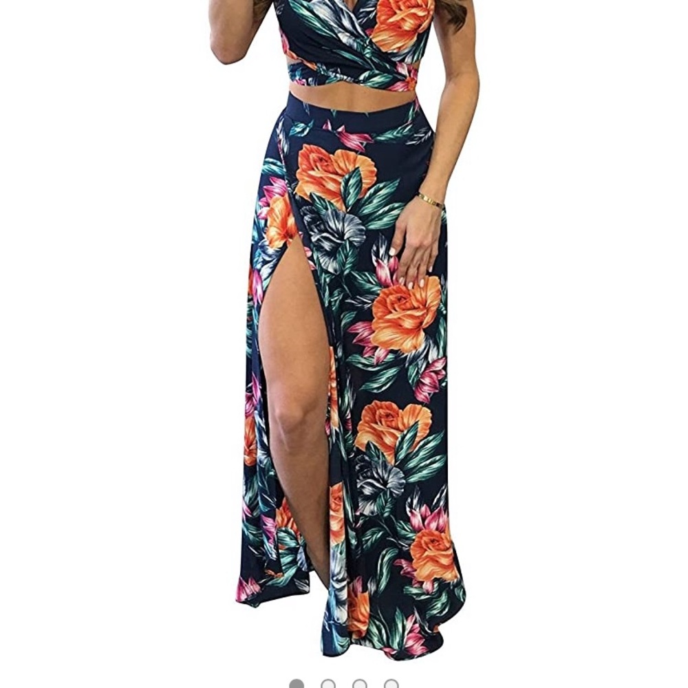 Maxi skirt with slit